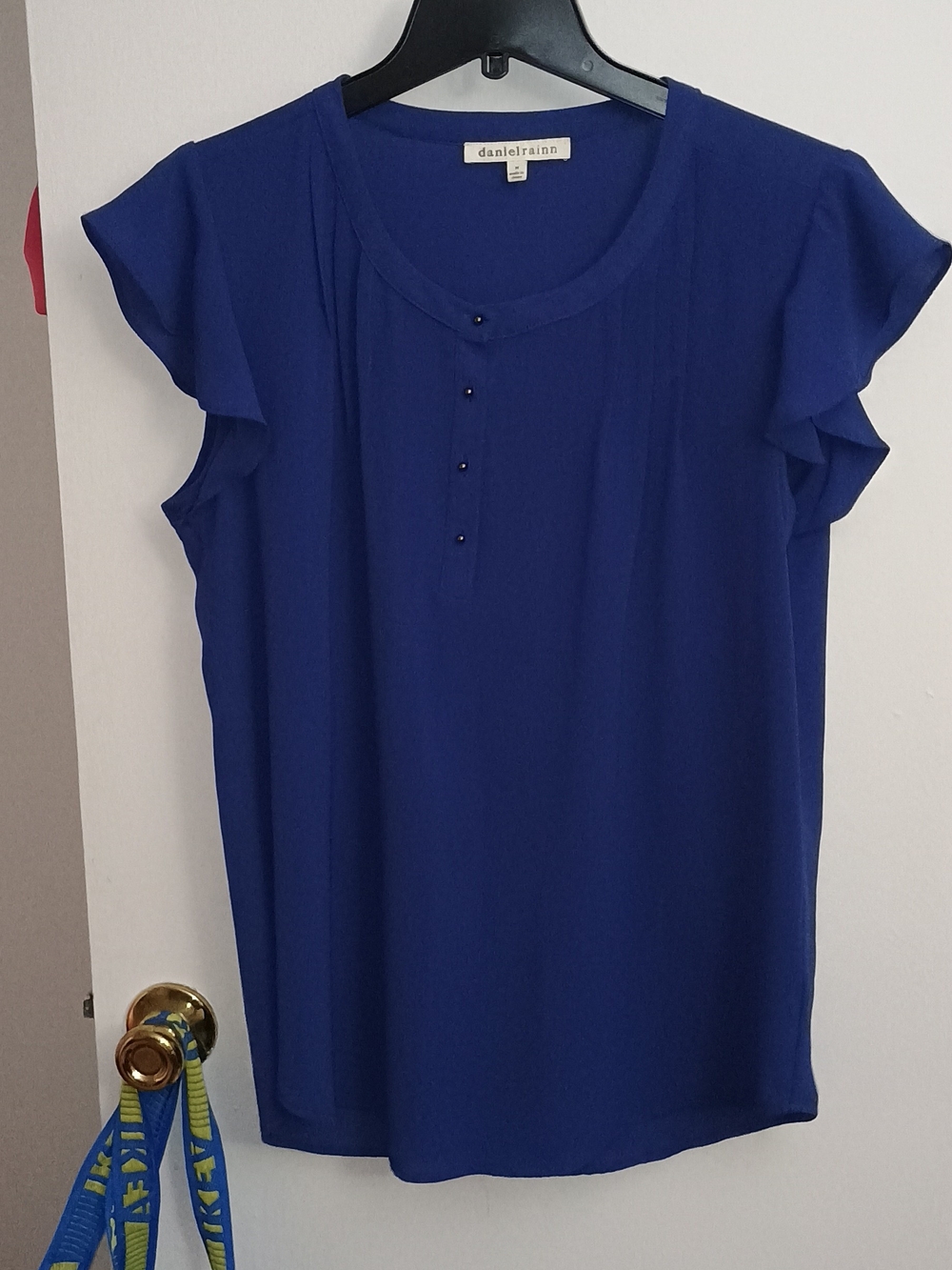 daniel rainn Flutter Sleeve Keyhole Blouse